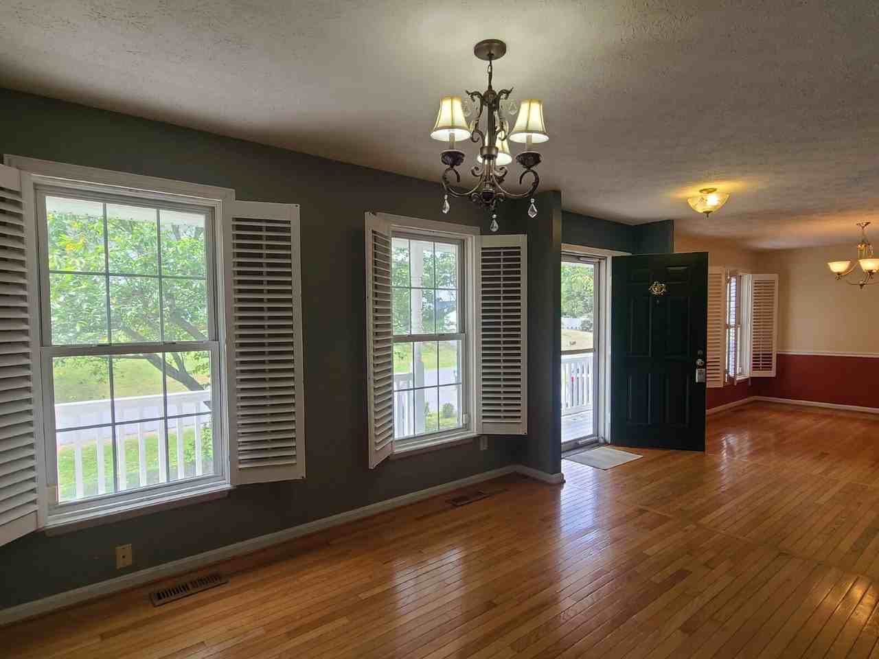 10 Lockwood Dr - Photo 3 of 44