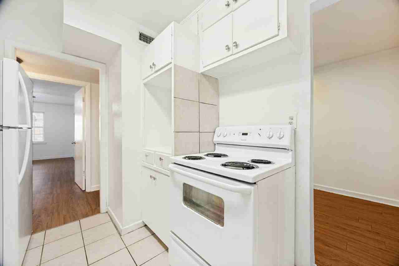 523 S Travis St #1 - Photo 6 of 12