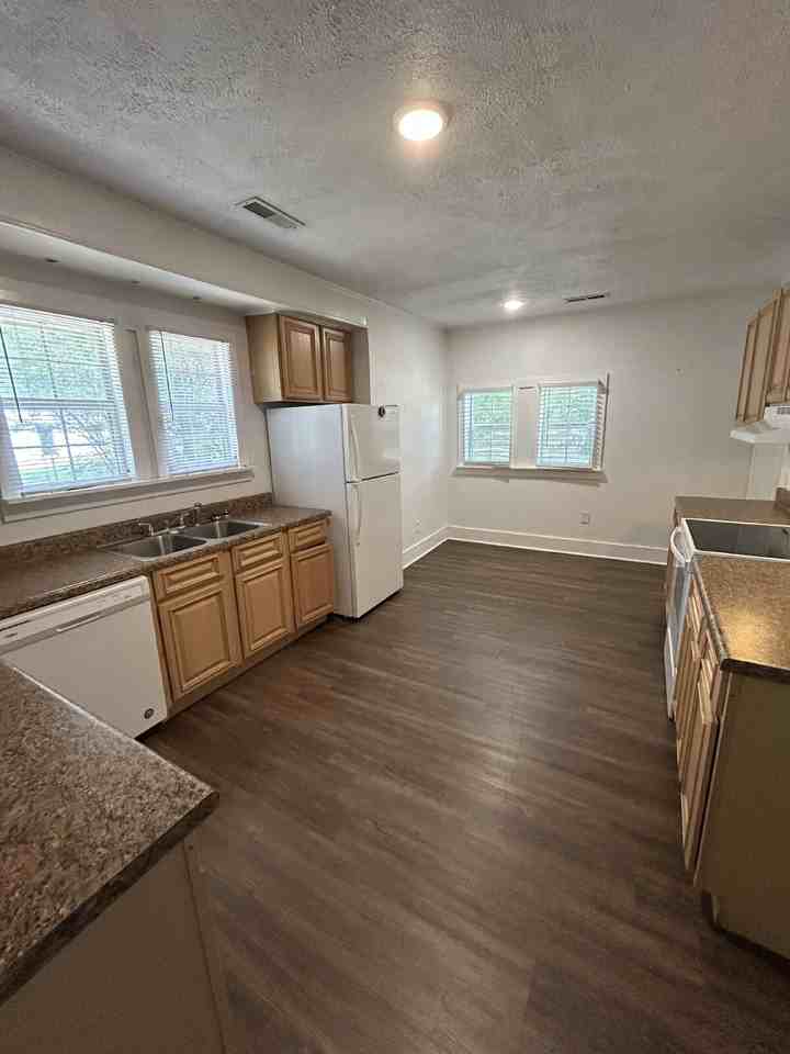 311 Cumberland St - Photo 7 of 20