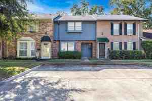 featured image of 247 E Stephenson St