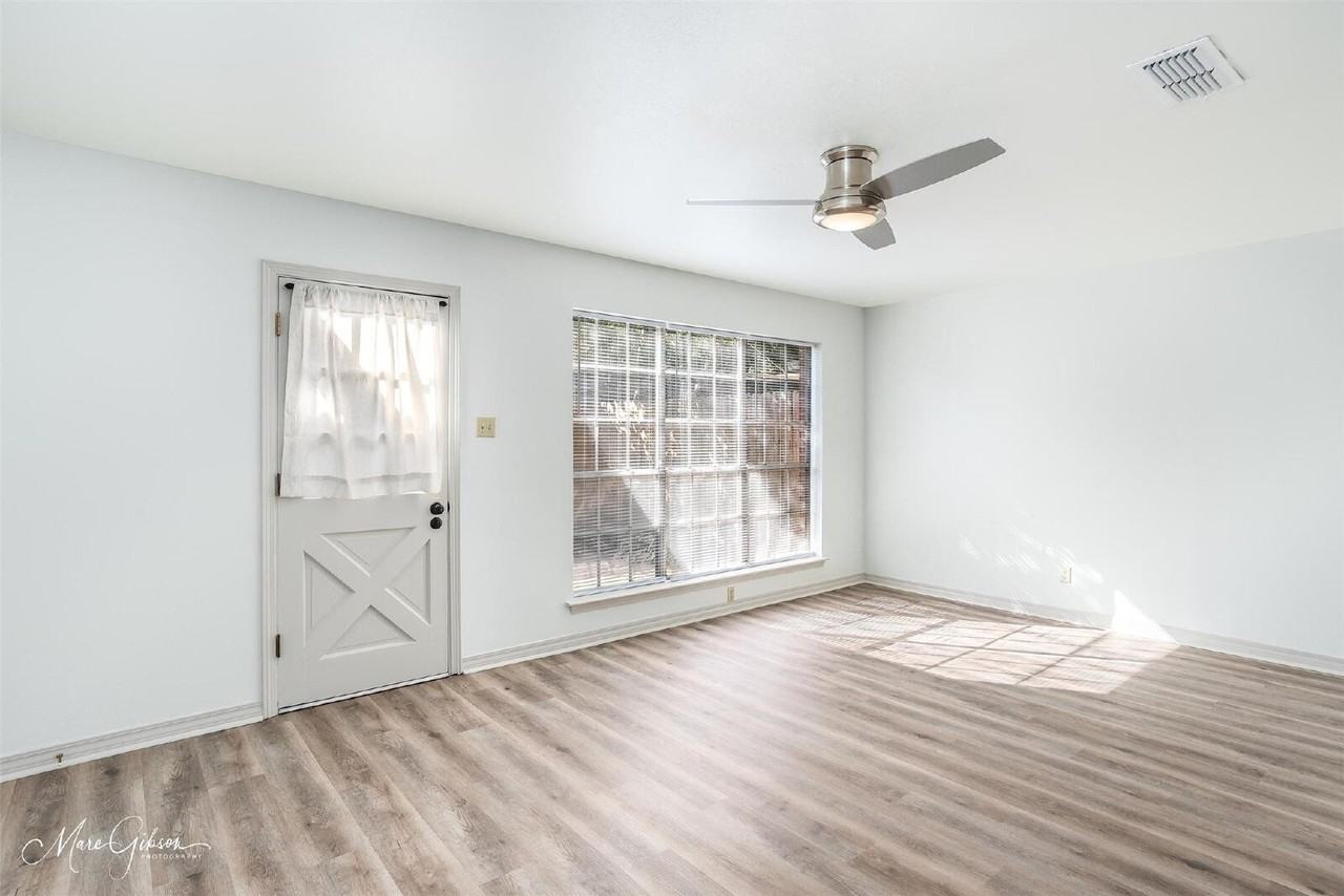 247 E Stephenson St - Photo 2 of 19