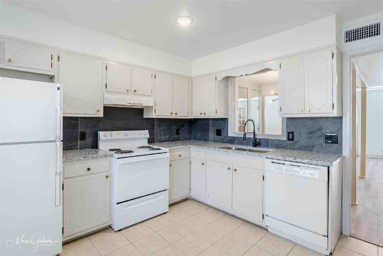 247 E Stephenson St - Photo 7 of 19