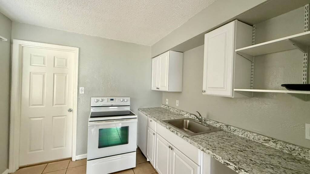 205 Mill St - Photo 4 of 14