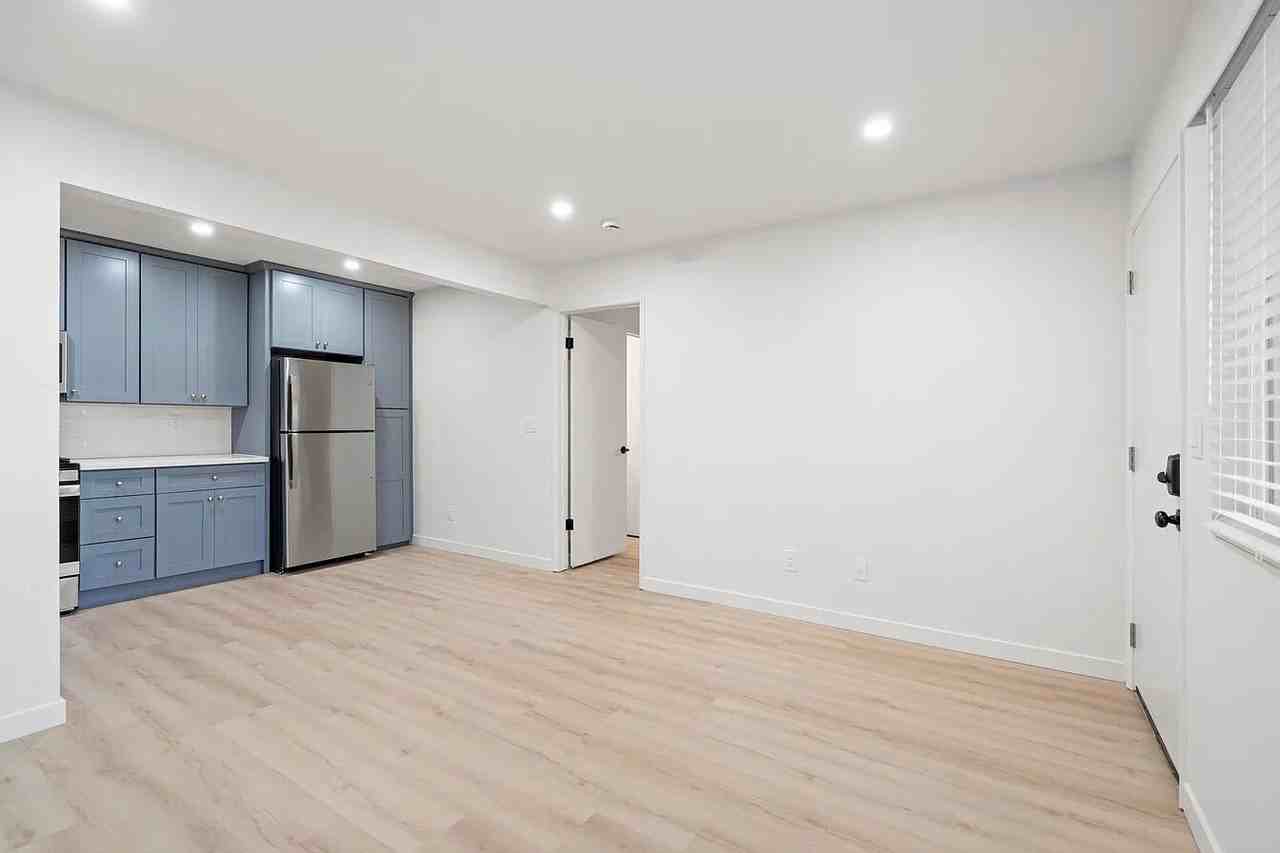 1576 13th St - Photo 3 of 16