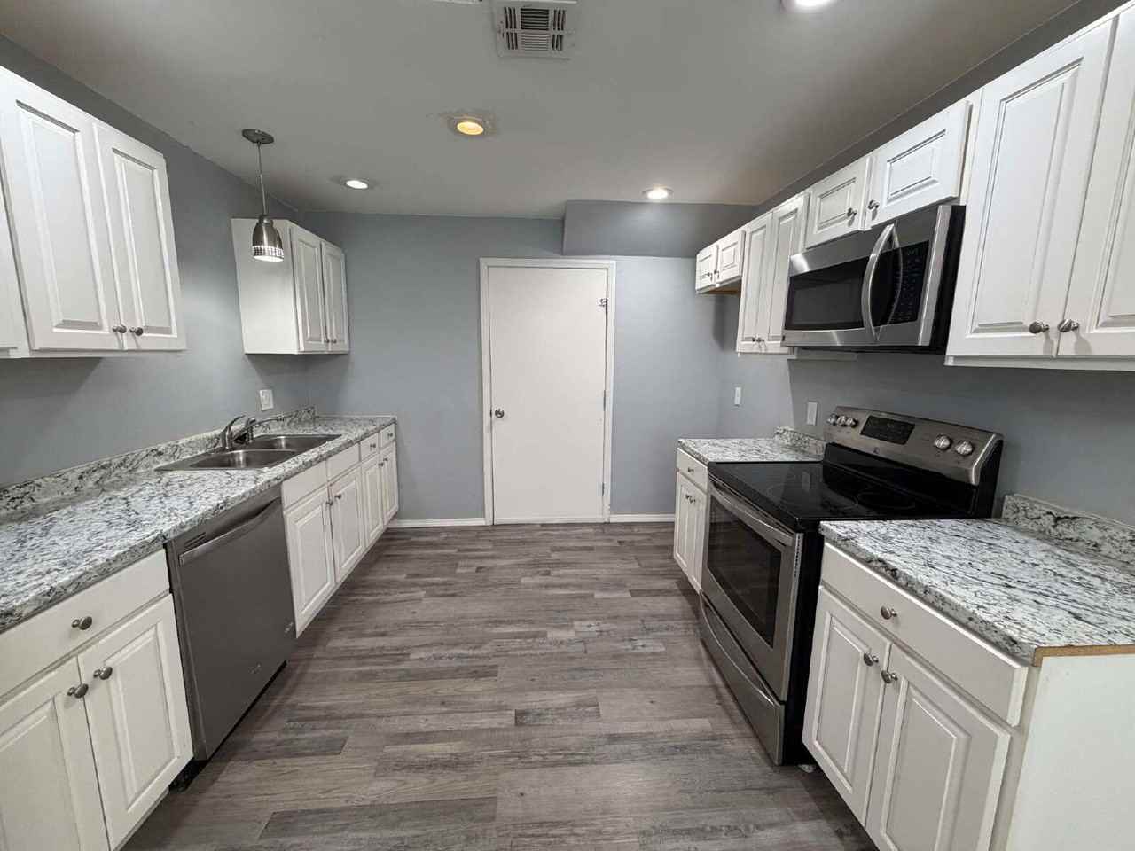 4128 Se 42nd St - Photo 2 of 12