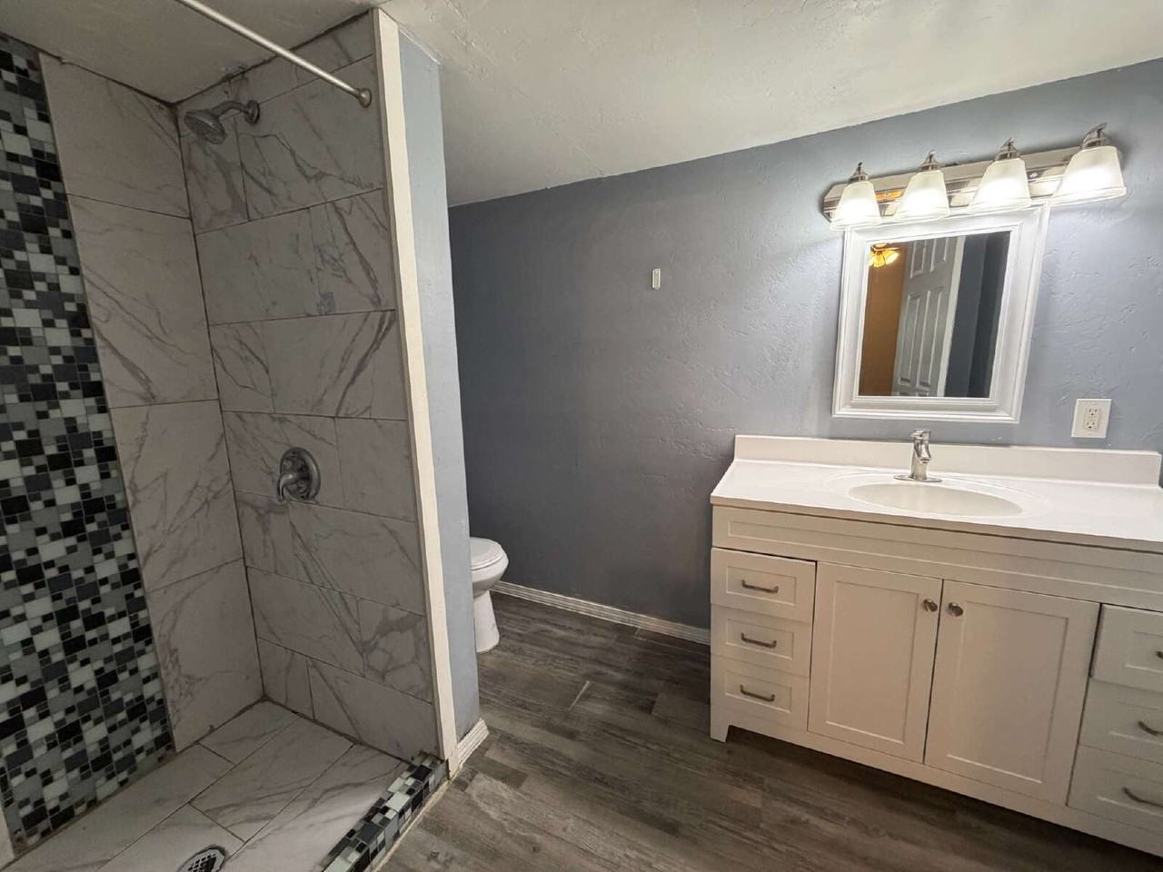 4128 Se 42nd St - Photo 6 of 12