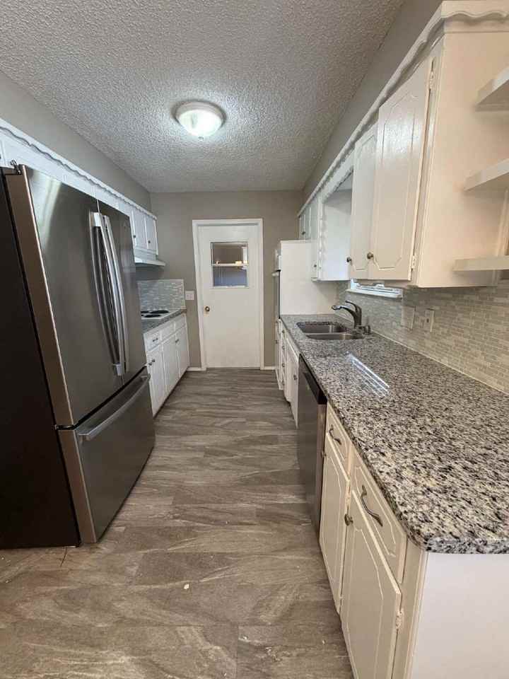 8213 Nw 36th Ter - Photo 4 of 17