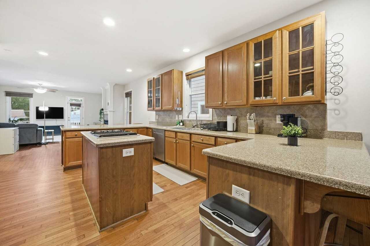 9524 14th Bay St - Photo 4 of 46