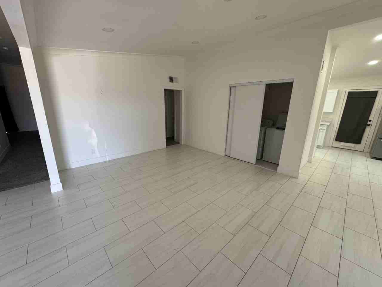 150 Metropolitan Dr - Photo 3 of 21