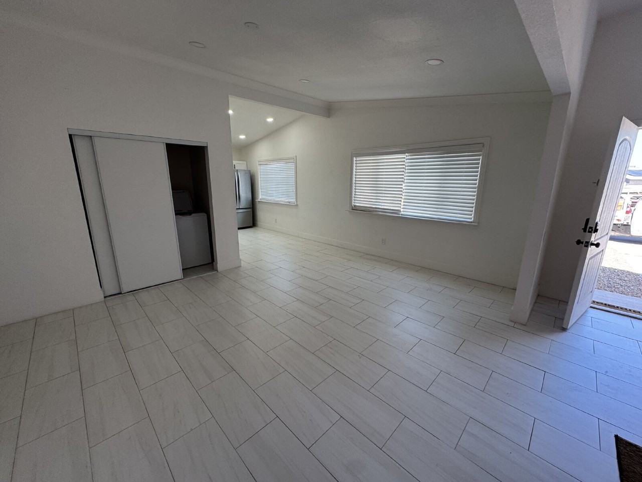 150 Metropolitan Dr - Photo 4 of 21