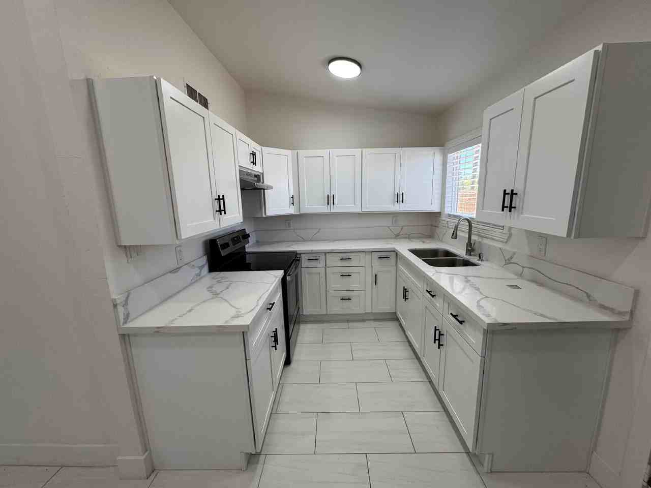 150 Metropolitan Dr - Photo 5 of 21