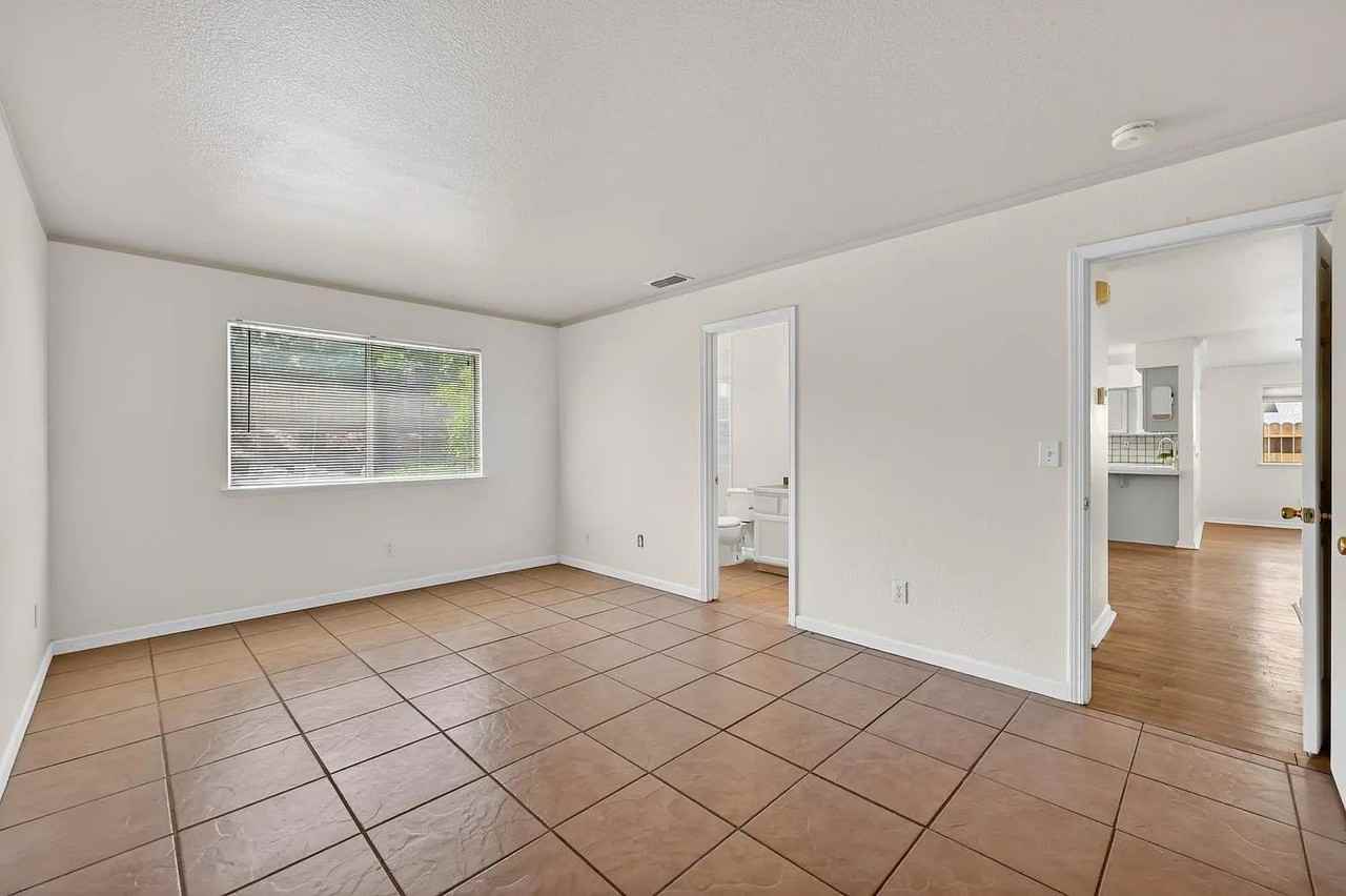 4040 Monte Verde Dr - Photo 2 of 22