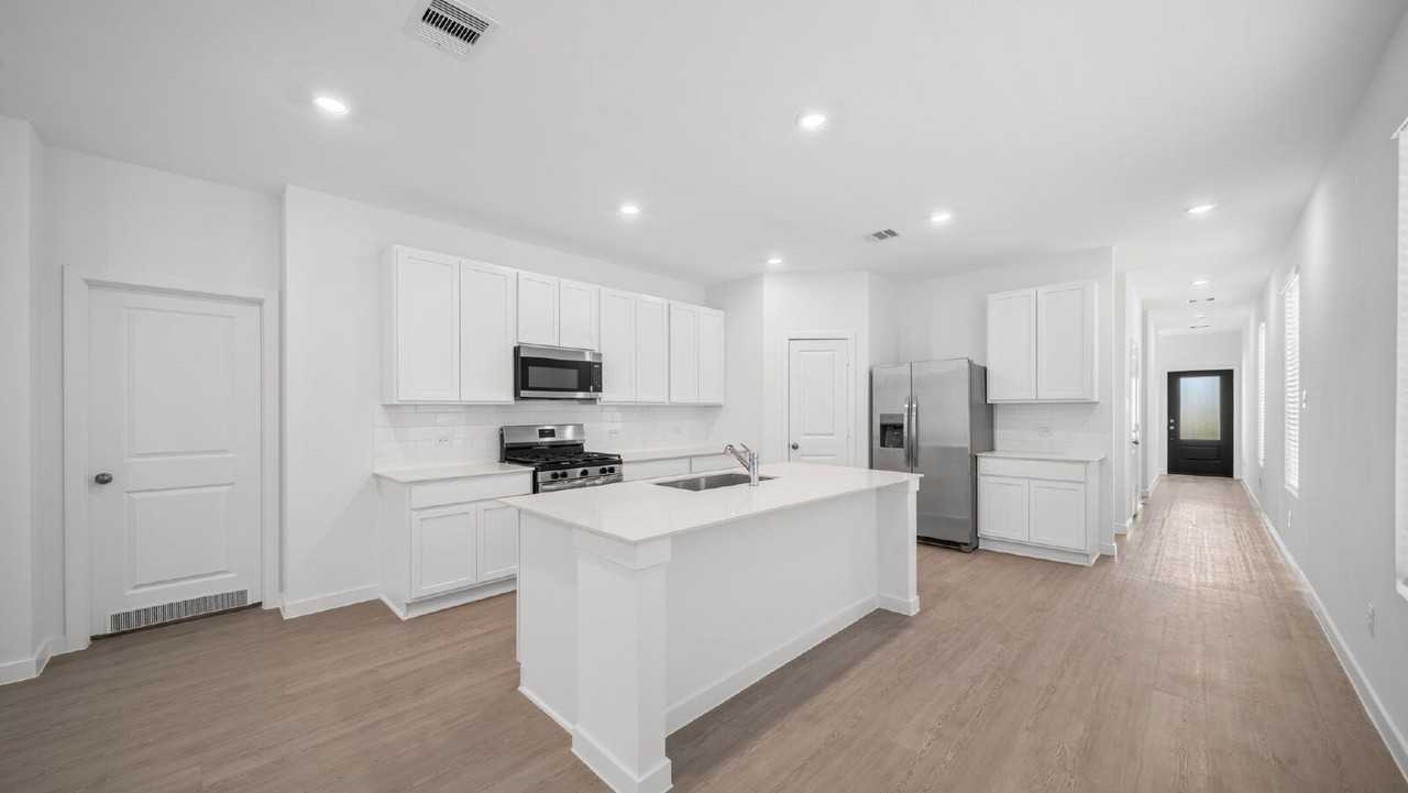 13111 Pine Trace St - Photo 4 of 19