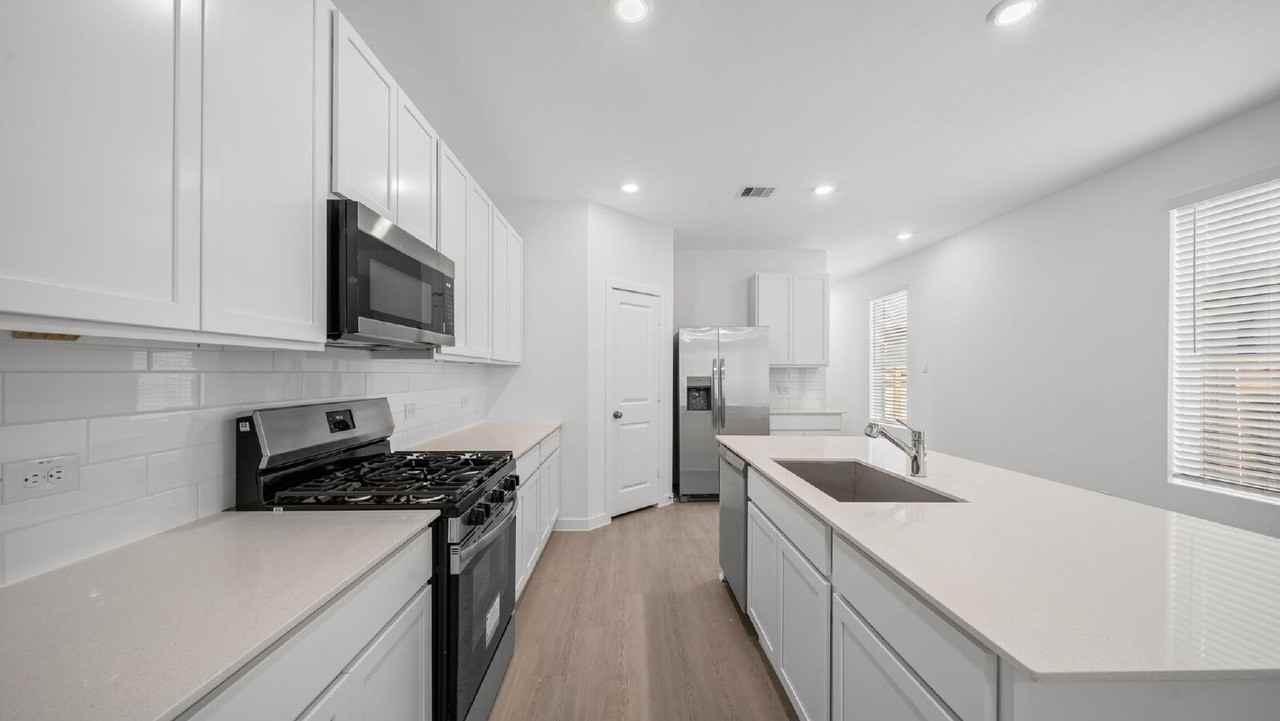 13111 Pine Trace St - Photo 5 of 19