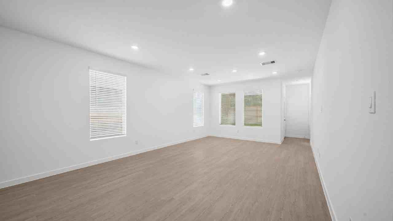 13111 Pine Trace St - Photo 6 of 19