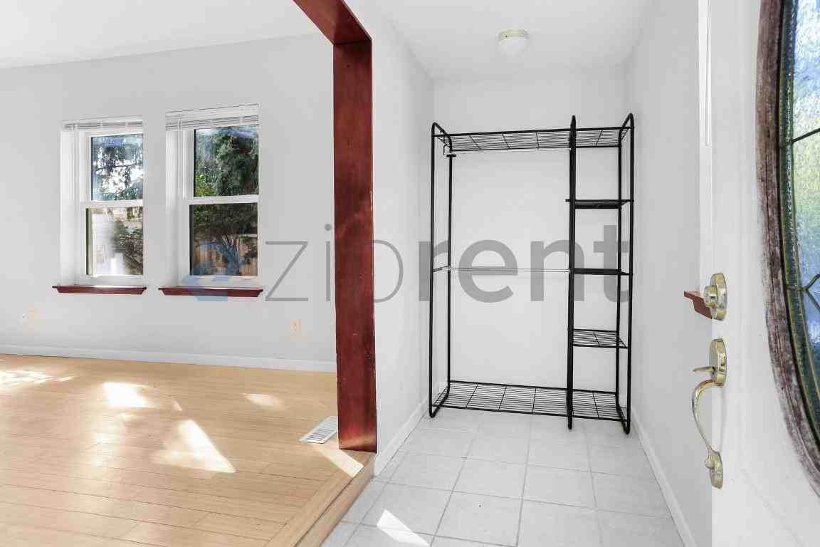 4505 S Thompson Ave - Photo 2 of 20