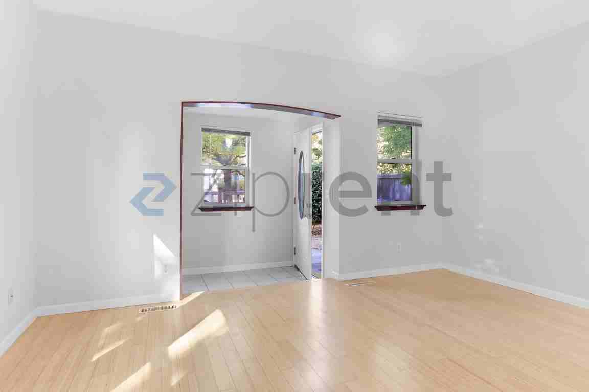 4505 S Thompson Ave - Photo 4 of 20