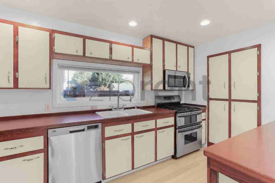 4505 S Thompson Ave - Photo 6 of 20