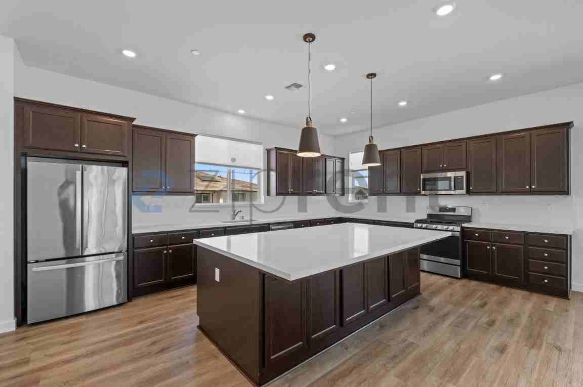 2442 Shore Vis - Photo 4 of 40