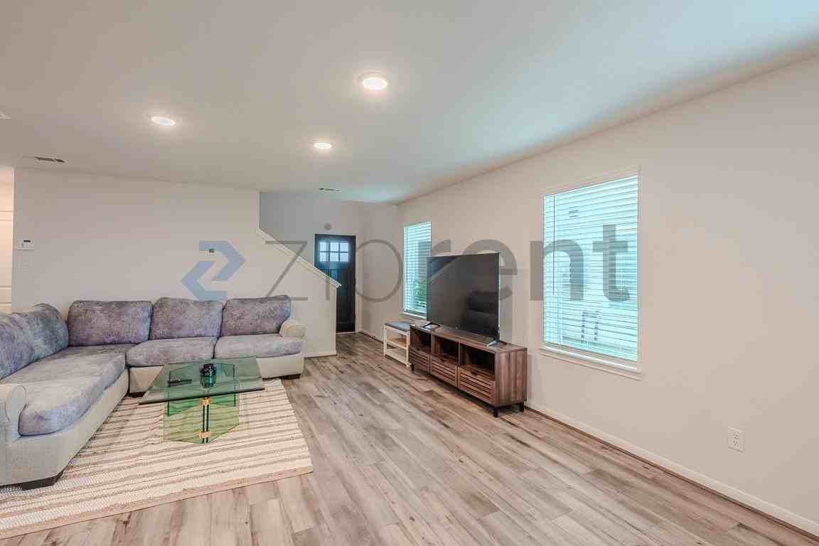5243 Shallowhurst Ln - Photo 7 of 28