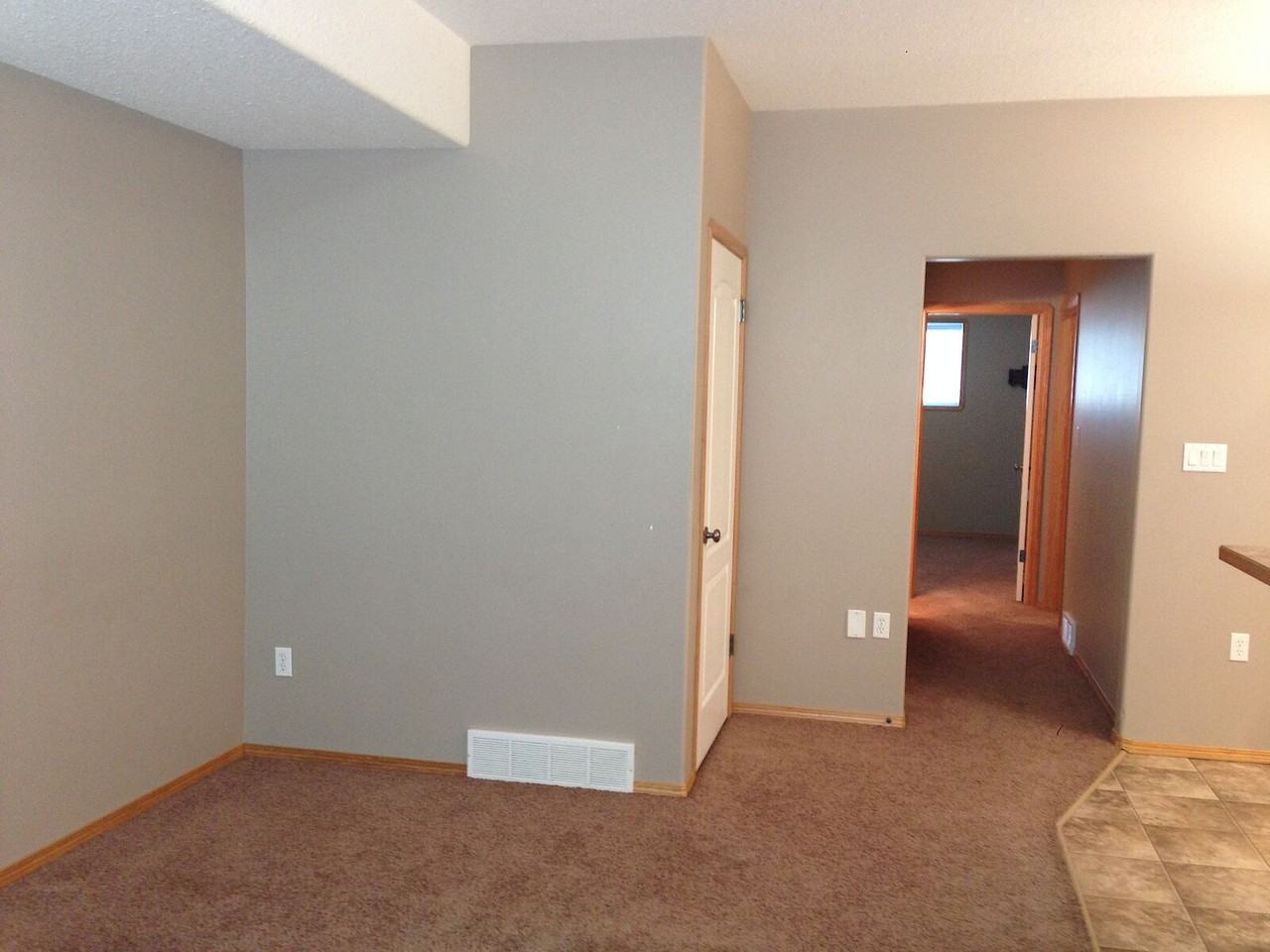 525B - 525b Maple Avenue Southeast - Photo 5 of 8