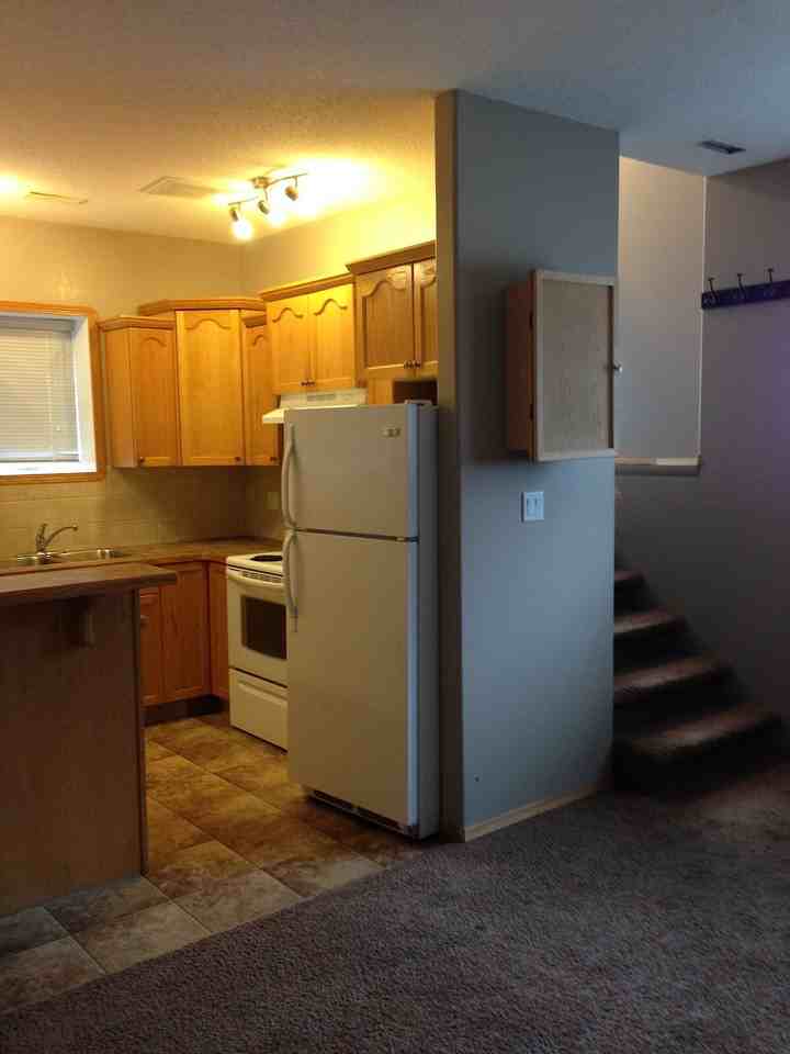 525B - 525b Maple Avenue Southeast - Photo 6 of 8