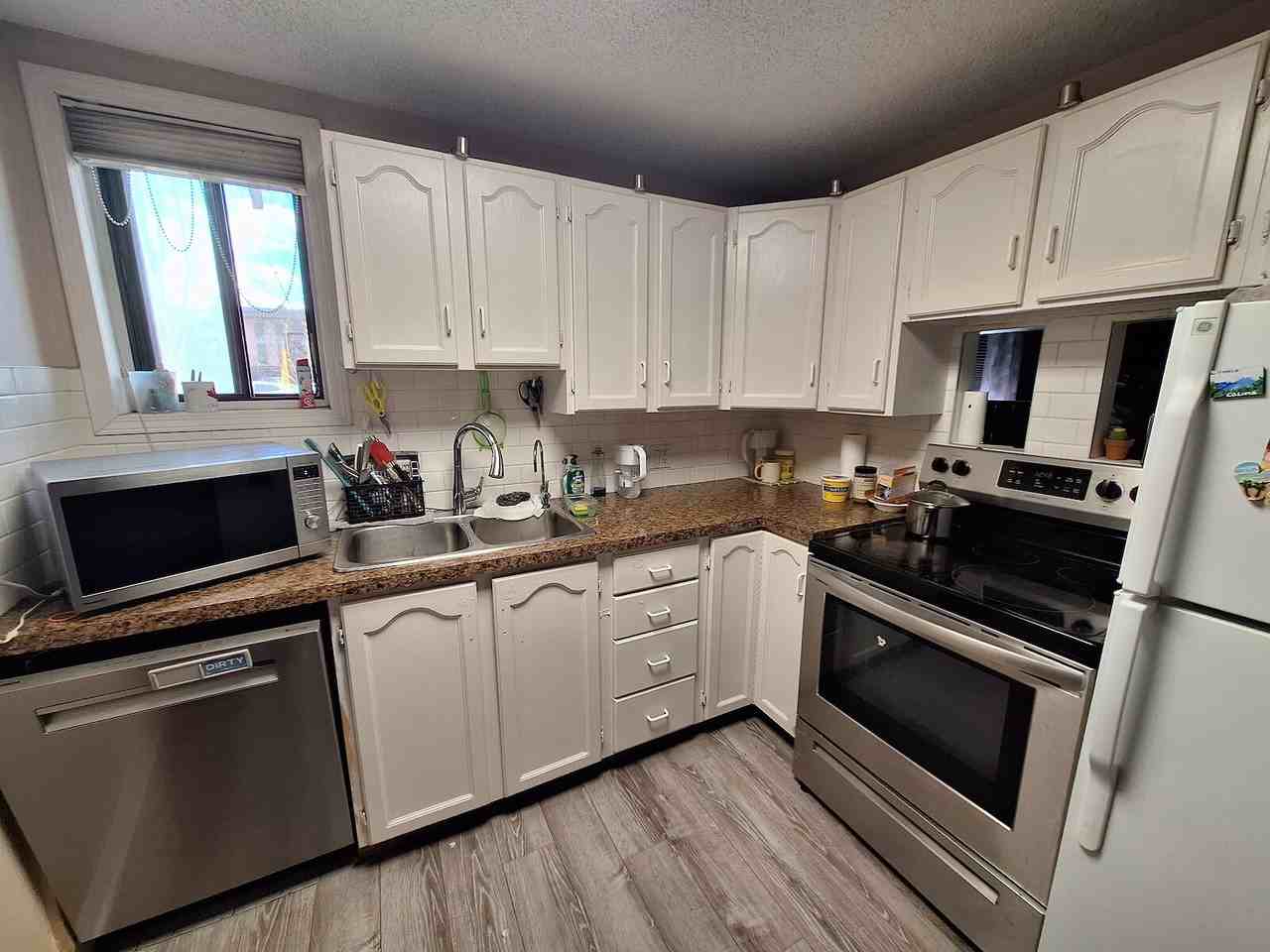 120 - 120 15 Ave Sw - Photo 2 of 9