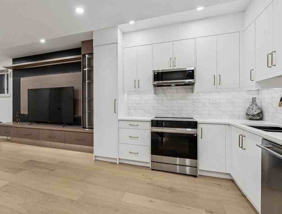 1330 8 Ave Se - Photo 2 of 18
