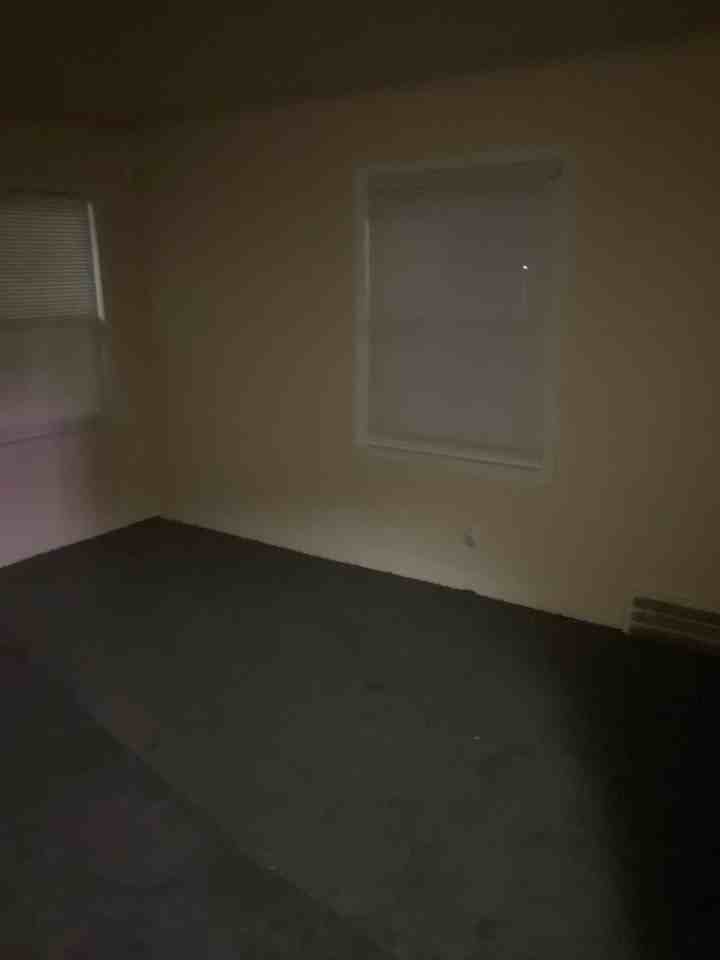 17303 Hoover St - Photo 4 of 34