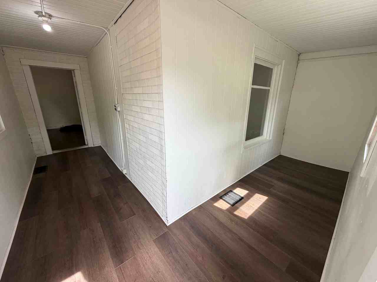 1009 Jackson St - Photo 2 of 16