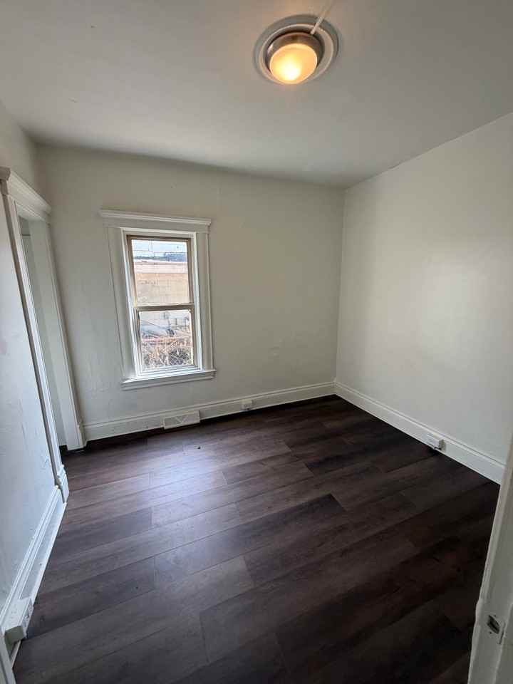 1009 Jackson St - Photo 6 of 16