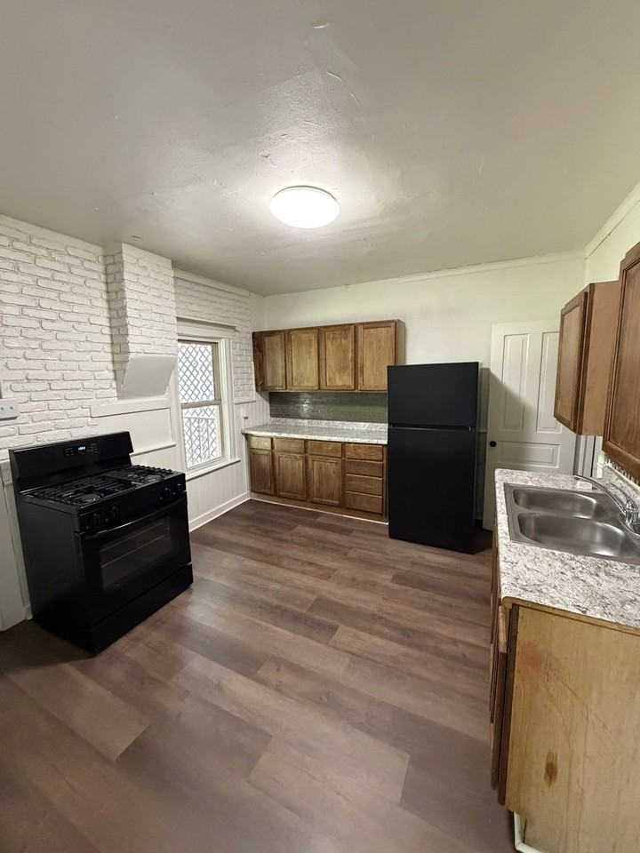 1009 Jackson St - Photo 7 of 16
