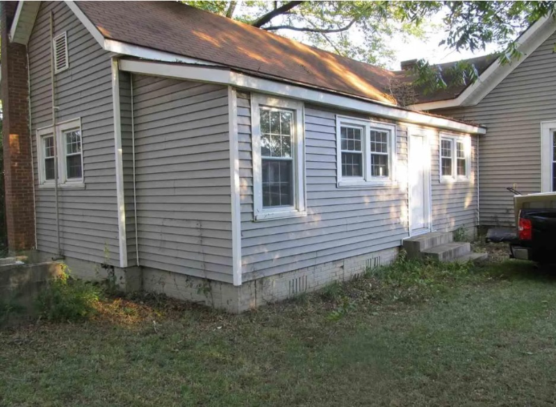 521 E Greer St - Photo 6 of 15
