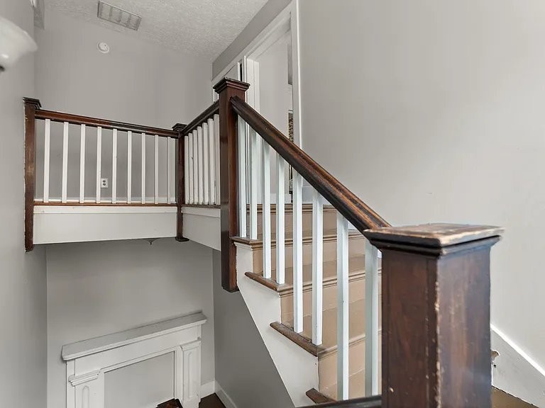 454 W Broadway St #3 - Photo 3 of 12