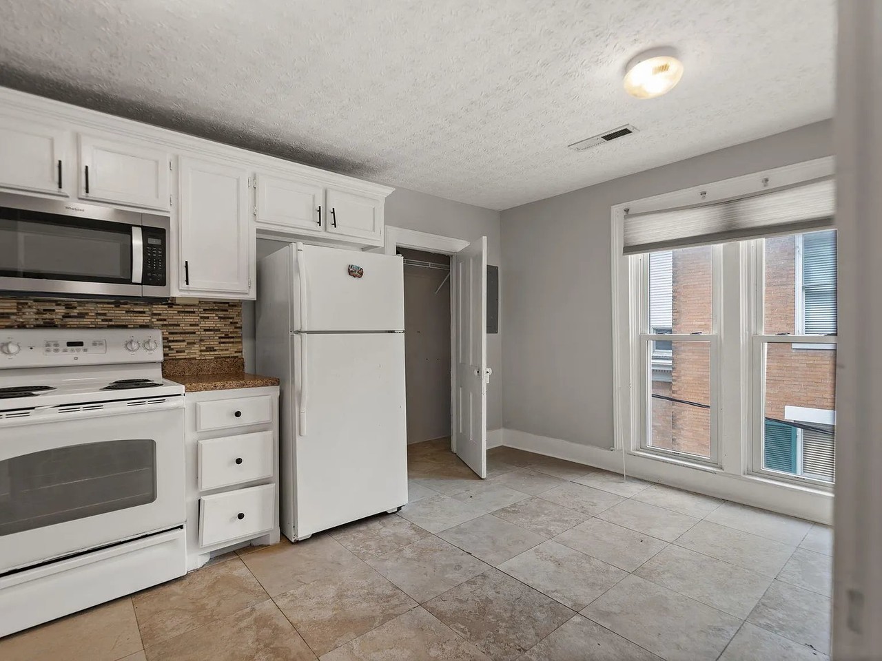 454 W Broadway St #3 - Photo 5 of 12