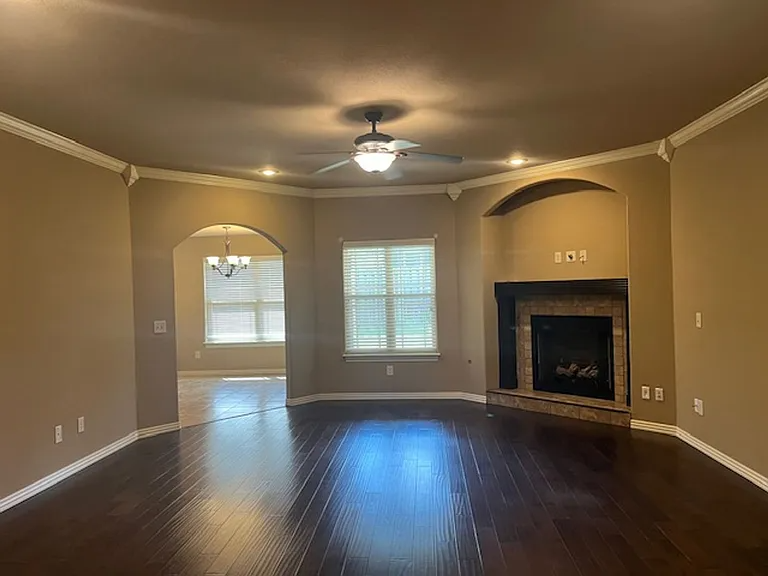 6102 S 38th St - Photo 3 of 21
