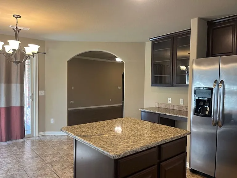 6102 S 38th St - Photo 5 of 21