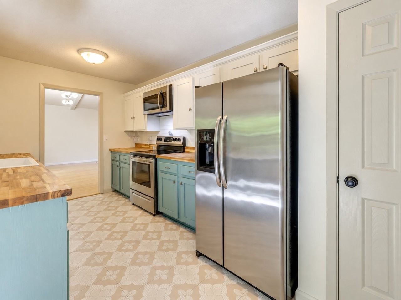 11 Adams Ln - Photo 6 of 10