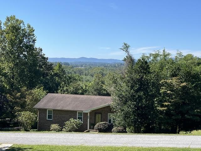 240 Kingswood Dr - Photo 2 of 17