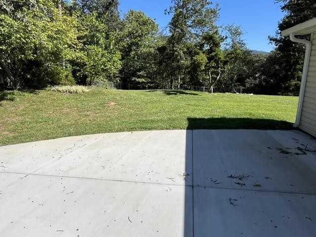 240 Kingswood Dr - Photo 3 of 17