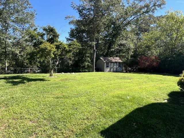 240 Kingswood Dr - Photo 4 of 17