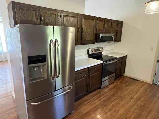 240 Kingswood Dr - Photo 5 of 17
