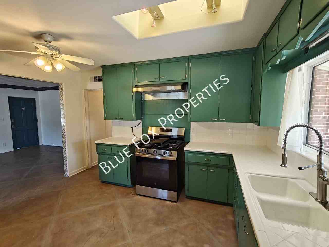 404 S Cherry Ave - Photo 7 of 28