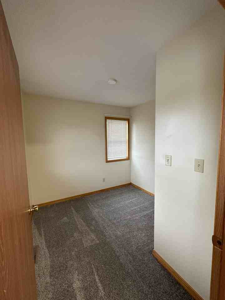 350 N Lakeland Dr - Photo 3 of 22