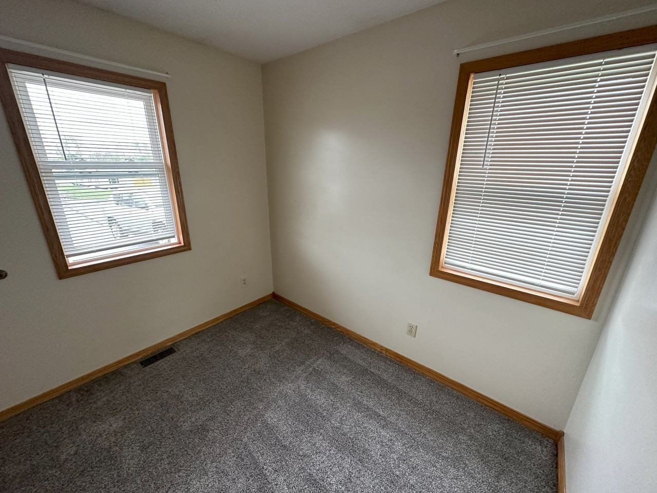 350 N Lakeland Dr - Photo 6 of 22