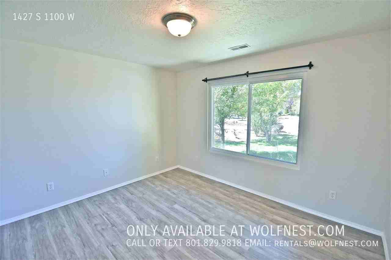 1427 S 1100 W - Photo 4 of 43