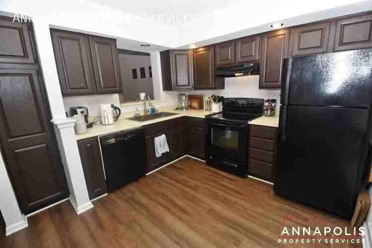 2110 Commissary Cir - Photo 2 of 31