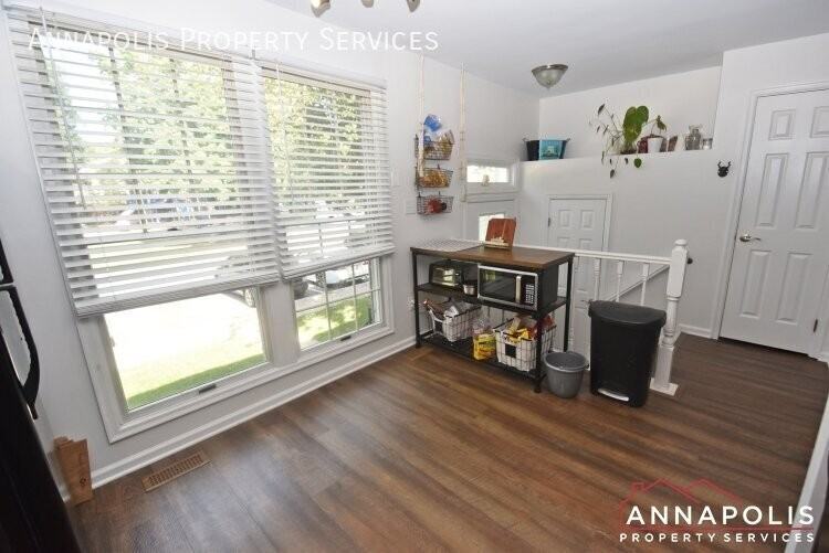 2110 Commissary Cir - Photo 3 of 31