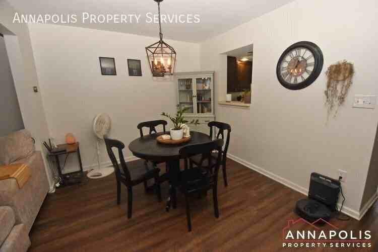 2110 Commissary Cir - Photo 5 of 31