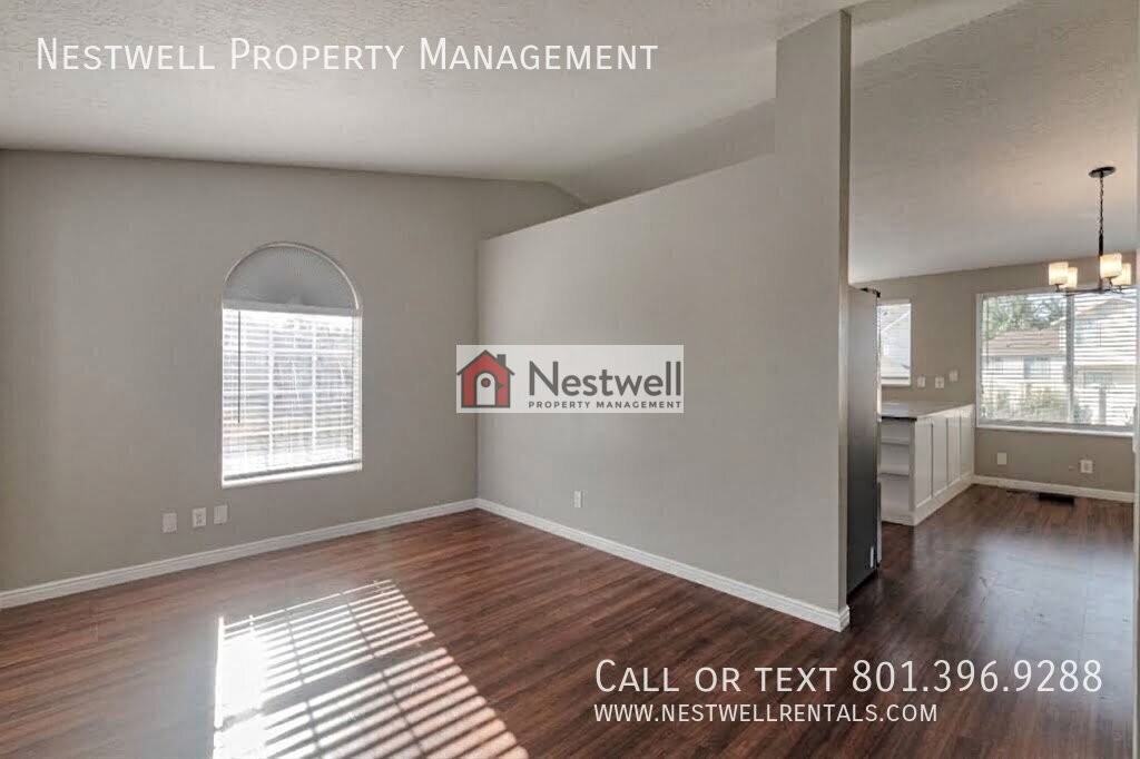 318 S 1740 W - Photo 4 of 31